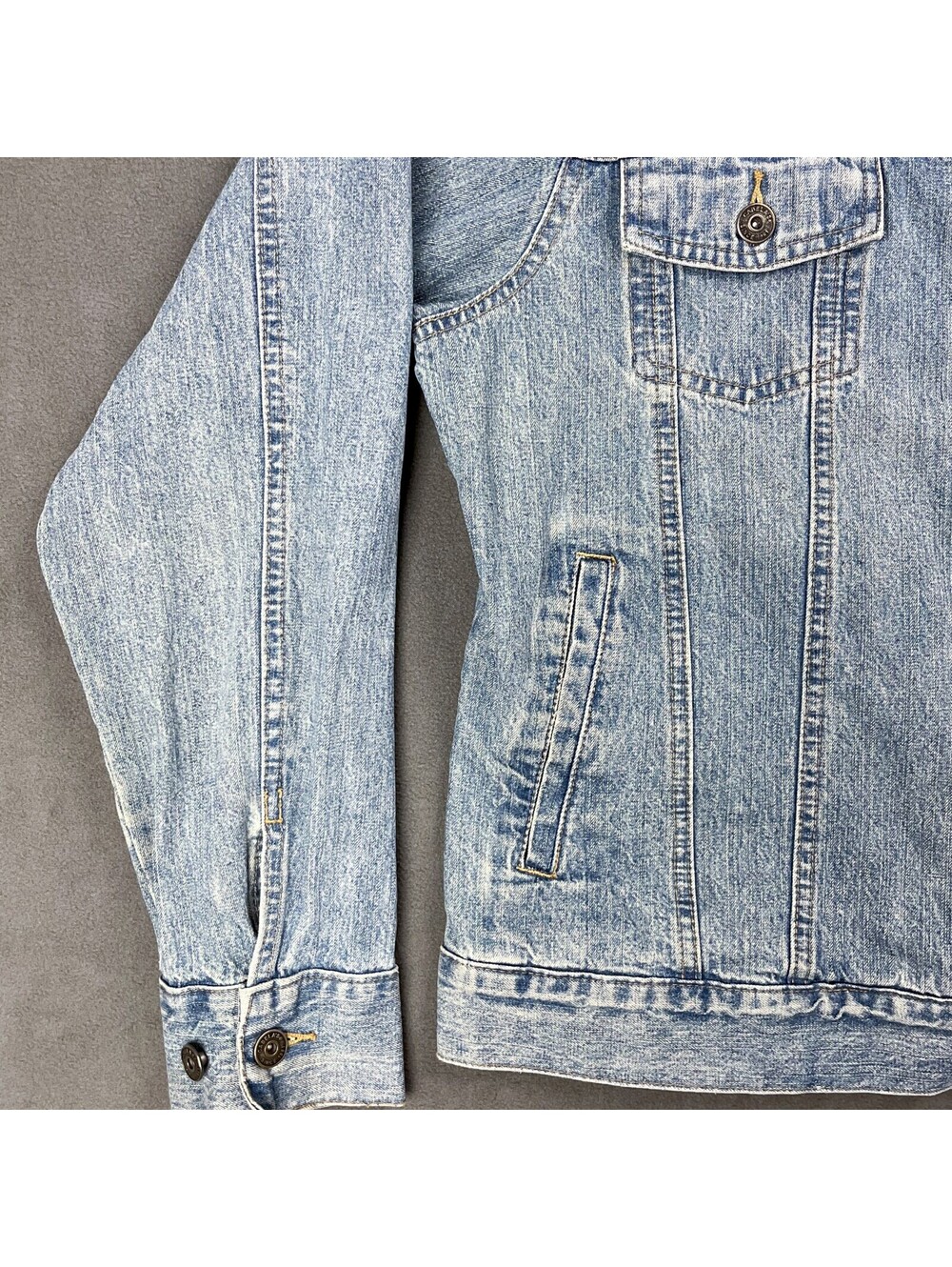 Vintage Light Wash Denim Jacket with Harley-Davidson Patch, Cabela's - Picture 4 of 9